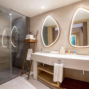 Junior Suite Double Bed Swim Up